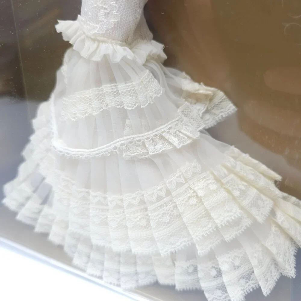 Vera Wang Bride Barbie Doll The Romanticist Gold Label Limited Edition L9652